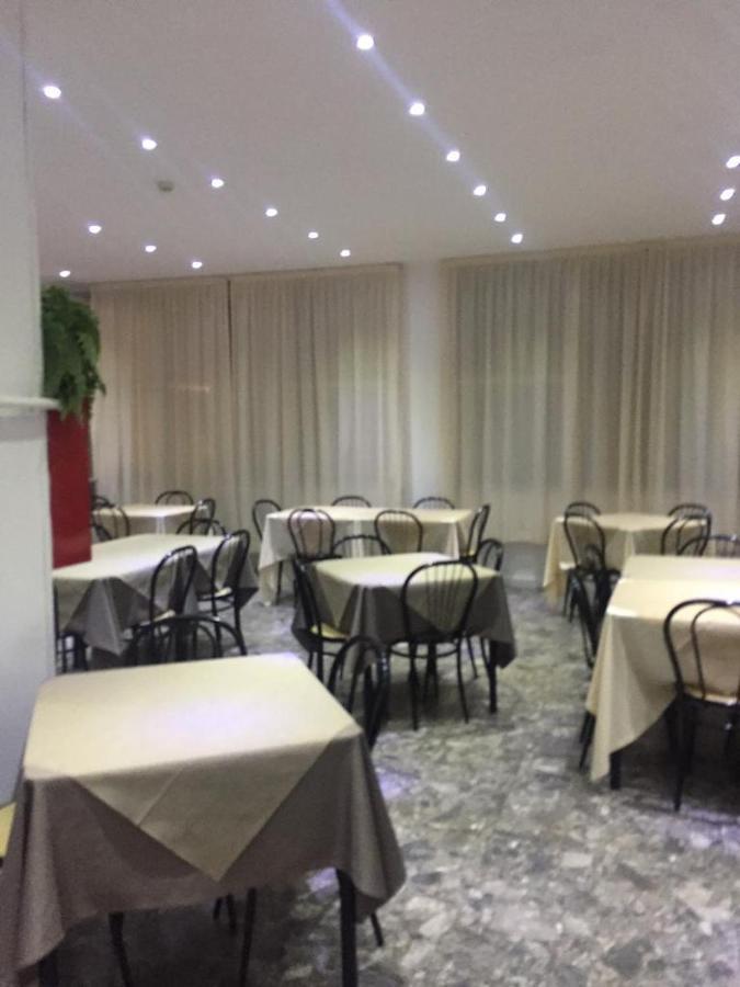 רימיני Hotel Piccari Nuova Gestione מראה חיצוני תמונה