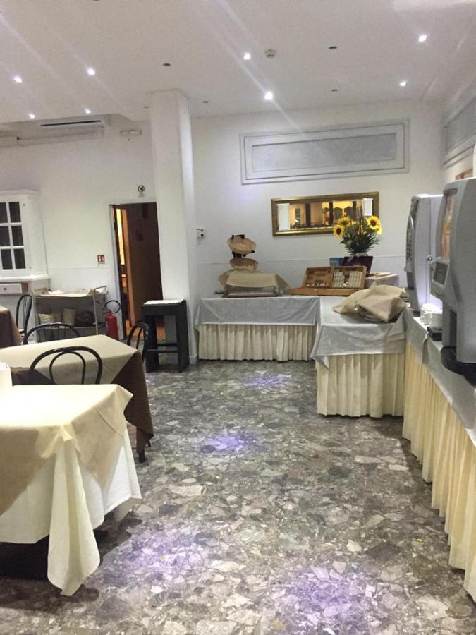 רימיני Hotel Piccari Nuova Gestione מראה חיצוני תמונה