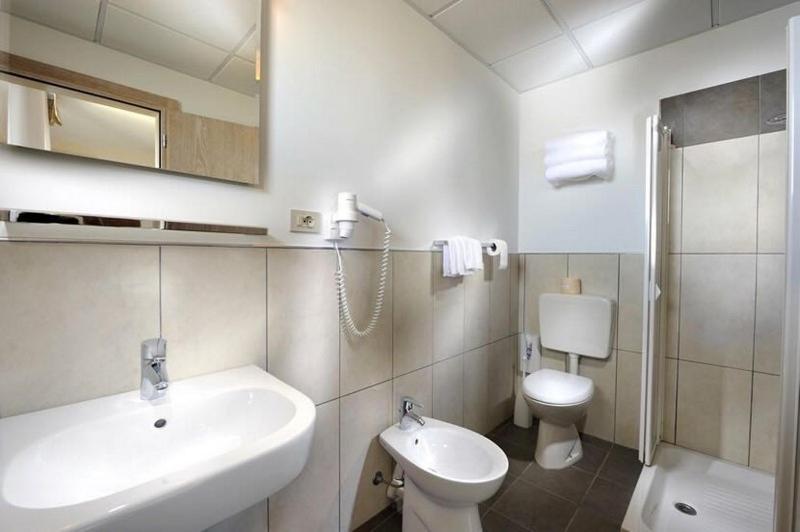 רימיני Hotel Piccari Nuova Gestione מראה חיצוני תמונה