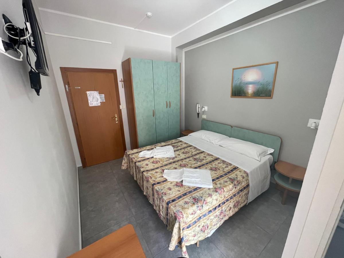 רימיני Hotel Piccari Nuova Gestione מראה חיצוני תמונה
