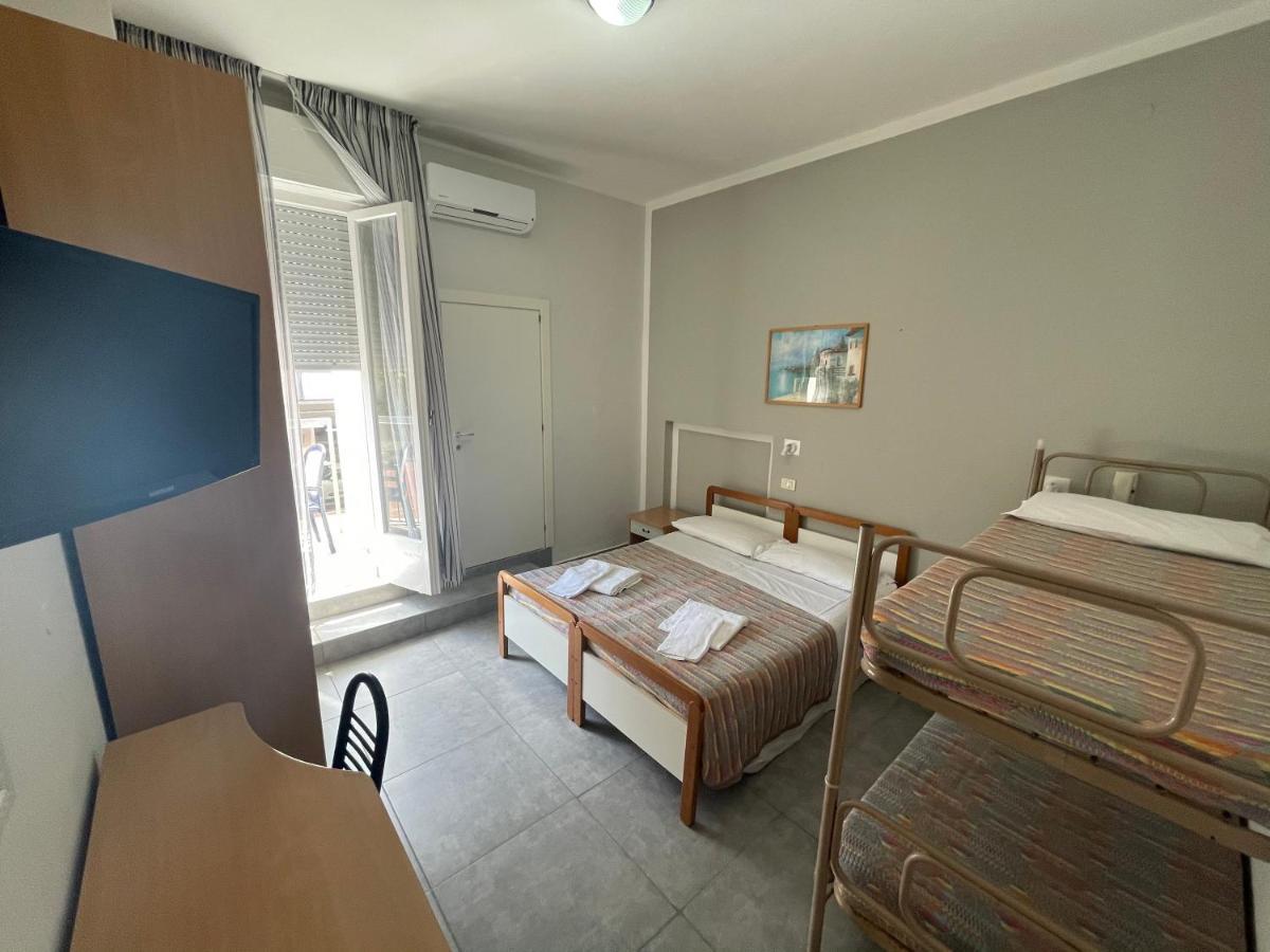רימיני Hotel Piccari Nuova Gestione מראה חיצוני תמונה